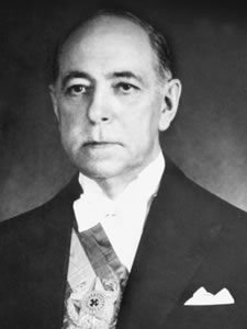 Retrato Nereu de Oliveira Ramos - Por Governo do Brasil - Galeria de Presidentes, Domínio público, https://commons.wikimedia.org/w/index.php?curid=5236342