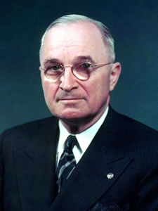 Imagem Harry S. Truman - By National Archives and Records Administration. Office of Presidential Libraries. Harry S. Truman Library. - NATIONAL ARCHIVES AND RECORDS ADMINISTRATION (NARA) - CATALOG: AUDIOVISUAL MATERIAL (ID. 7865583)., Public Domain, https://commons.wikimedia.org/w/index.php?curid=79198241